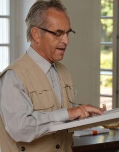 Johannes Walther aus Plessa las erstmals aus seiner Geschichte »Vorbei Erna – Aufstieg und Fall der Vereine in Plessa«. Foto: Detlef A. Hecht