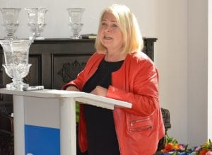 Birgit Wöllert (DIE LINKE), Abgeordnete im Deutschen Bundestag hält die Sieger-Laudatio