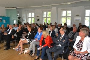 Gebannte Stimmung: Rund 70 Gäste waren zur Preisverleihung ins IBA-Studierhaus gekommen