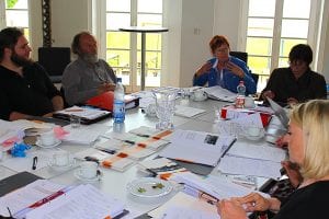 Tisch voller Geschichten: Den Jury-Teilnehmern fiel die Entscheidung nicht leicht